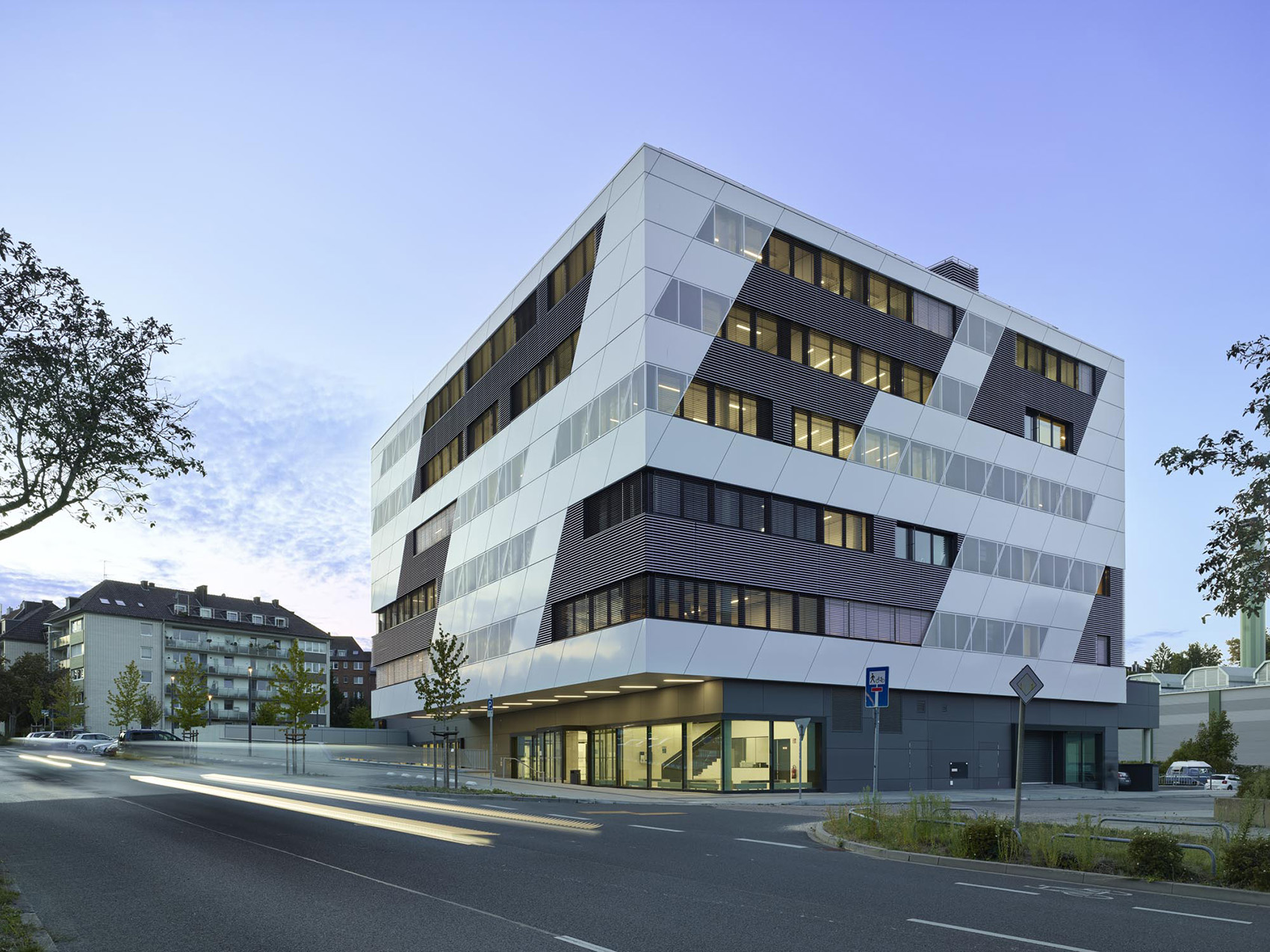 The Center for Advanced Mobility (KMAC) by studioMDA 谷德设计网