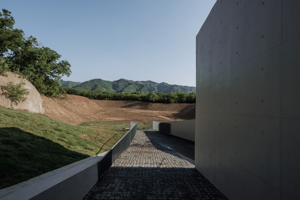 the bronze chariots museum of the qin shi huang mausoleum in xian by zsa atelier diameter