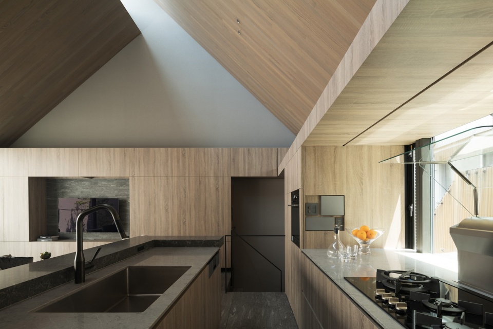 ESPACE by APOLLO Architects Associates