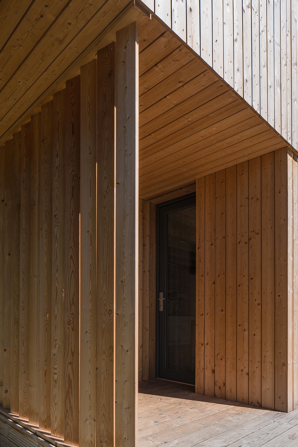 Lipno Lakeside Cabin by Les Archinautes