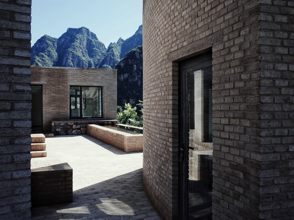 half hill hidden accommodation by robot 3 studio