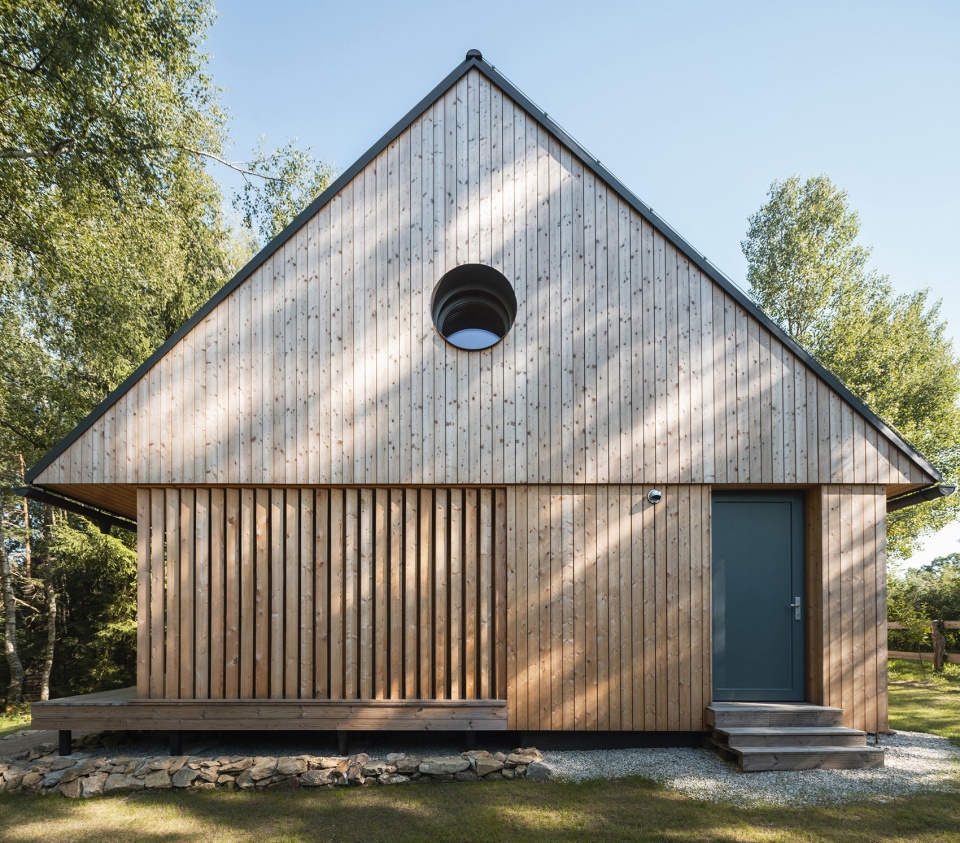 Lipno Lakeside Cabin by Les Archinautes