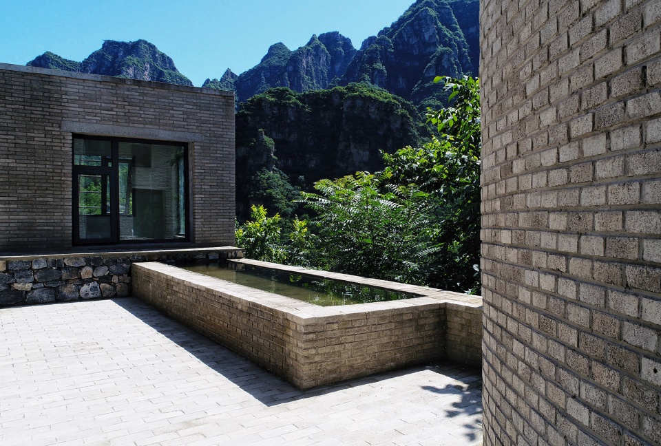 half hill hidden accommodation by robot 3 studio