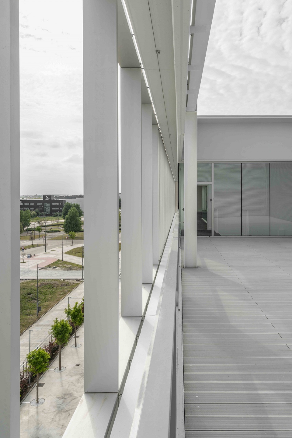 181 unolab hq by frpo