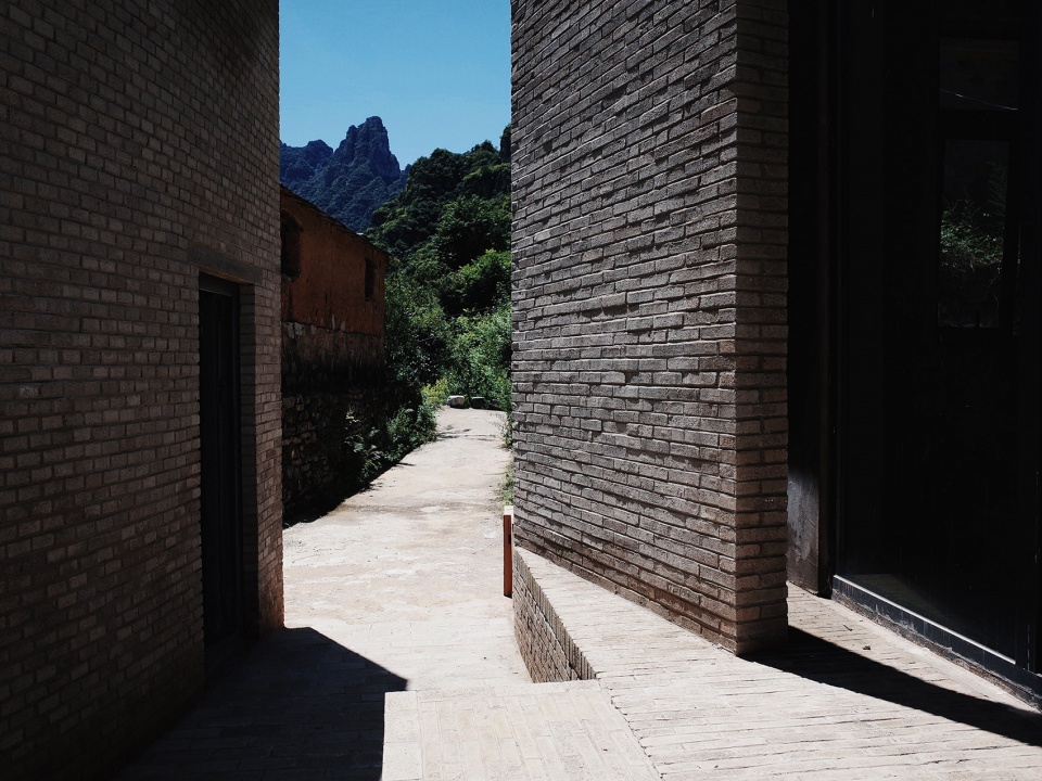 half hill hidden accommodation by robot 3 studio