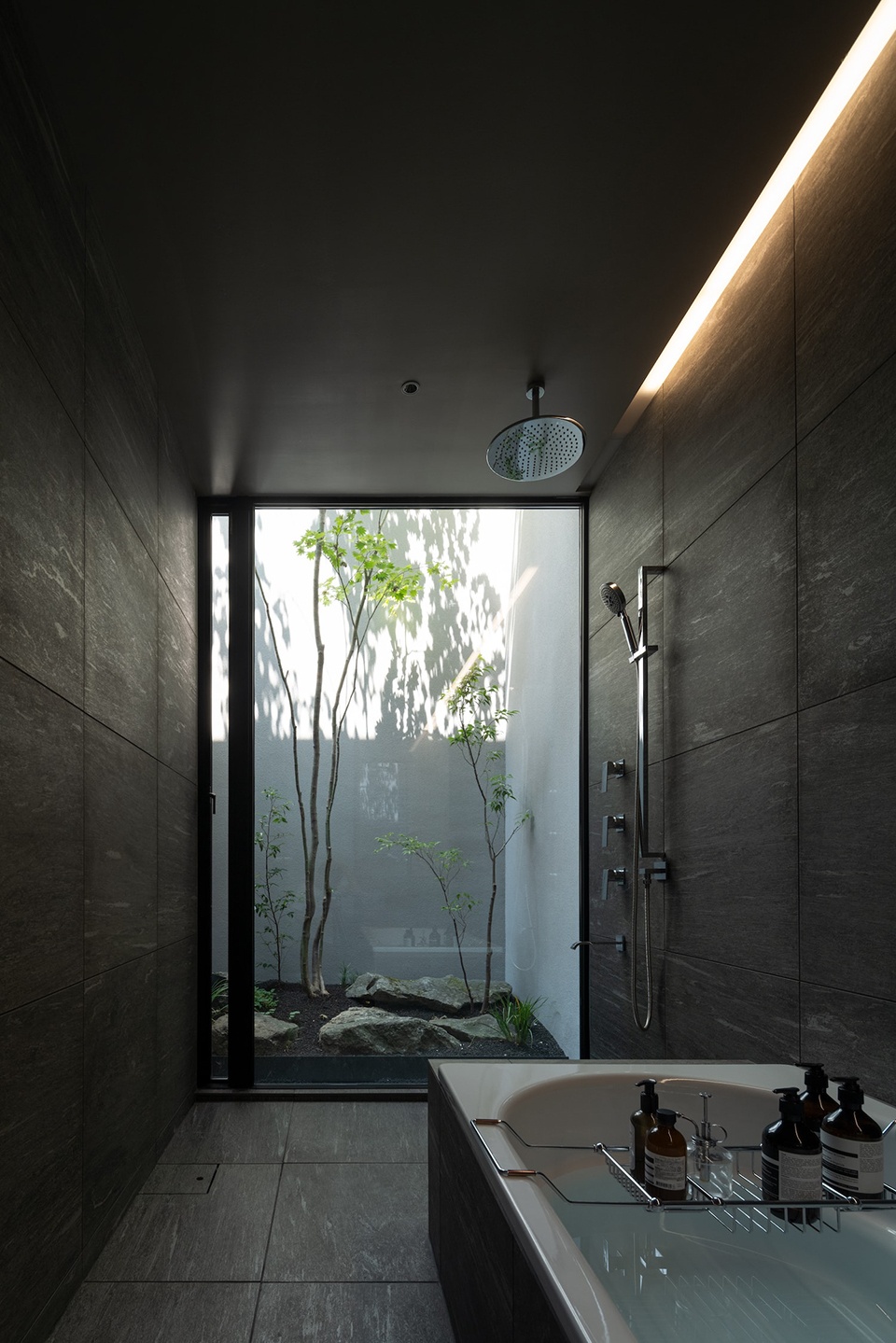 ESPACE by APOLLO Architects Associates