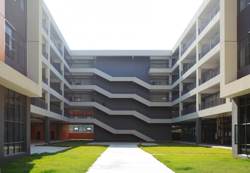 Heyuan Dong an School China by SCUT