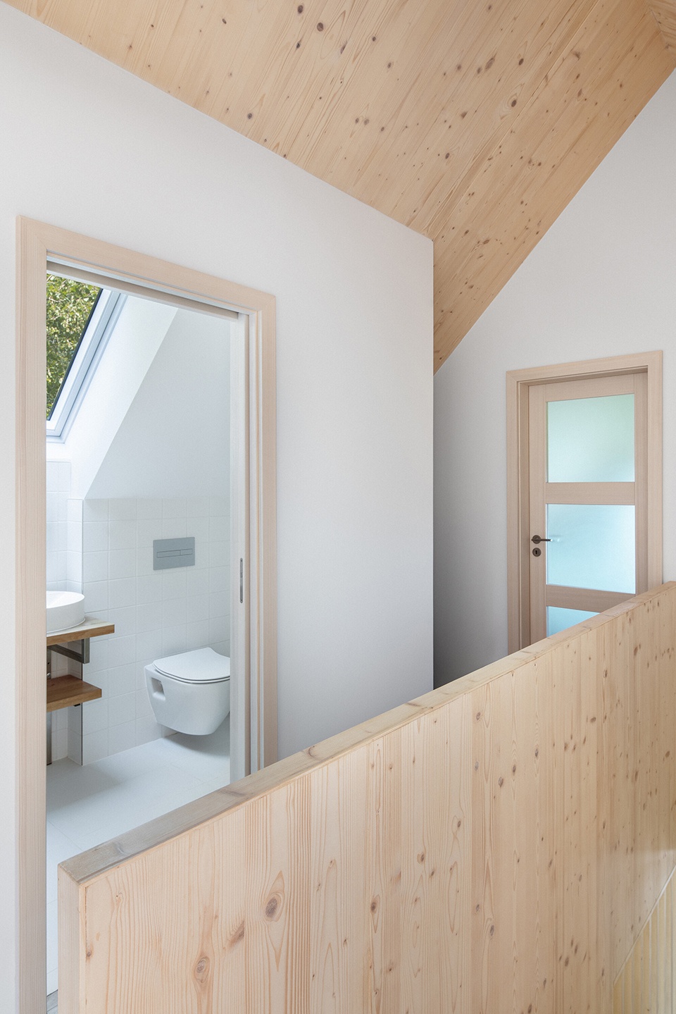 Lipno Lakeside Cabin by Les Archinautes