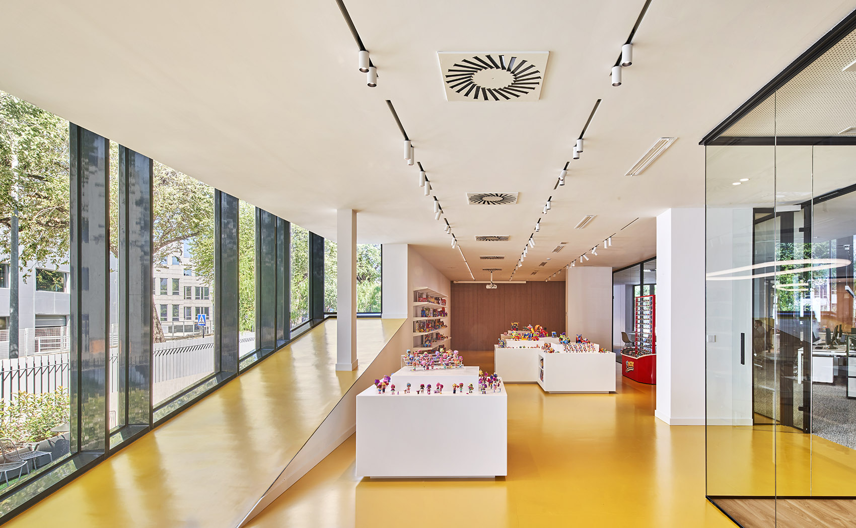 New Magic Box Headquarters by OMA Octavio Mestre Arquitectos + Elastiko 谷德设计网