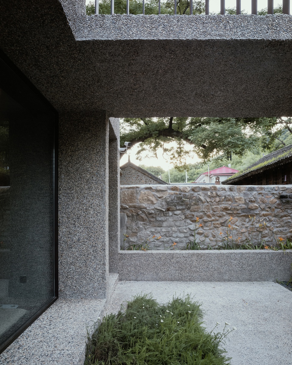 slow courtyard in the hills a bridge under the great wall by nsaaa