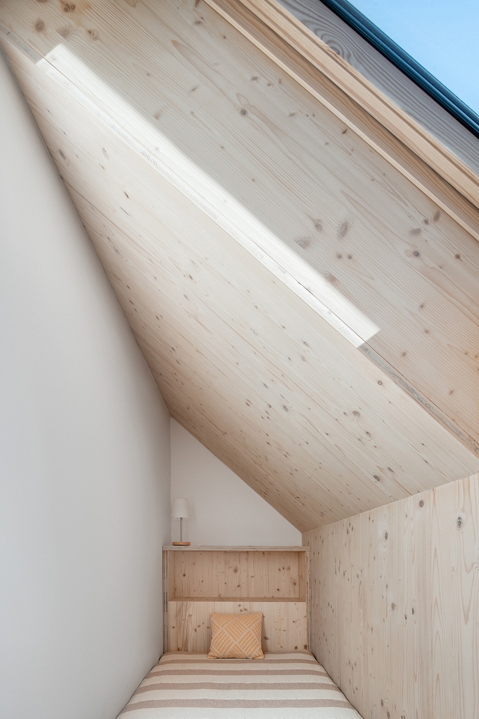 Lipno Lakeside Cabin by Les Archinautes
