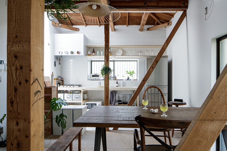 Tsunashima House by ROOVICE