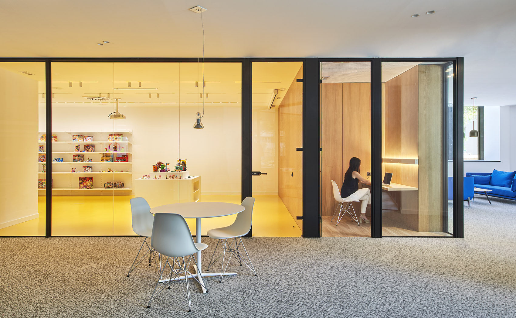 New Magic Box Headquarters by OMA Octavio Mestre Arquitectos + Elastiko 谷德设计网