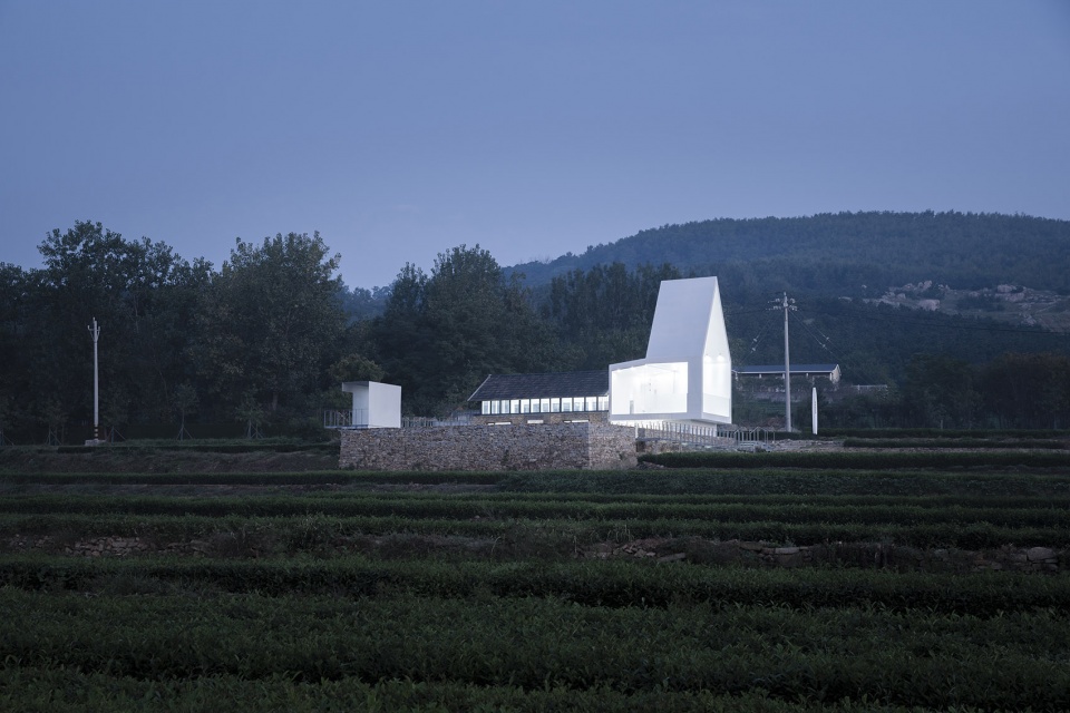 Watchman Teahouse by Guanzhu landscape plandesign institute Kong Xiangwei Studio