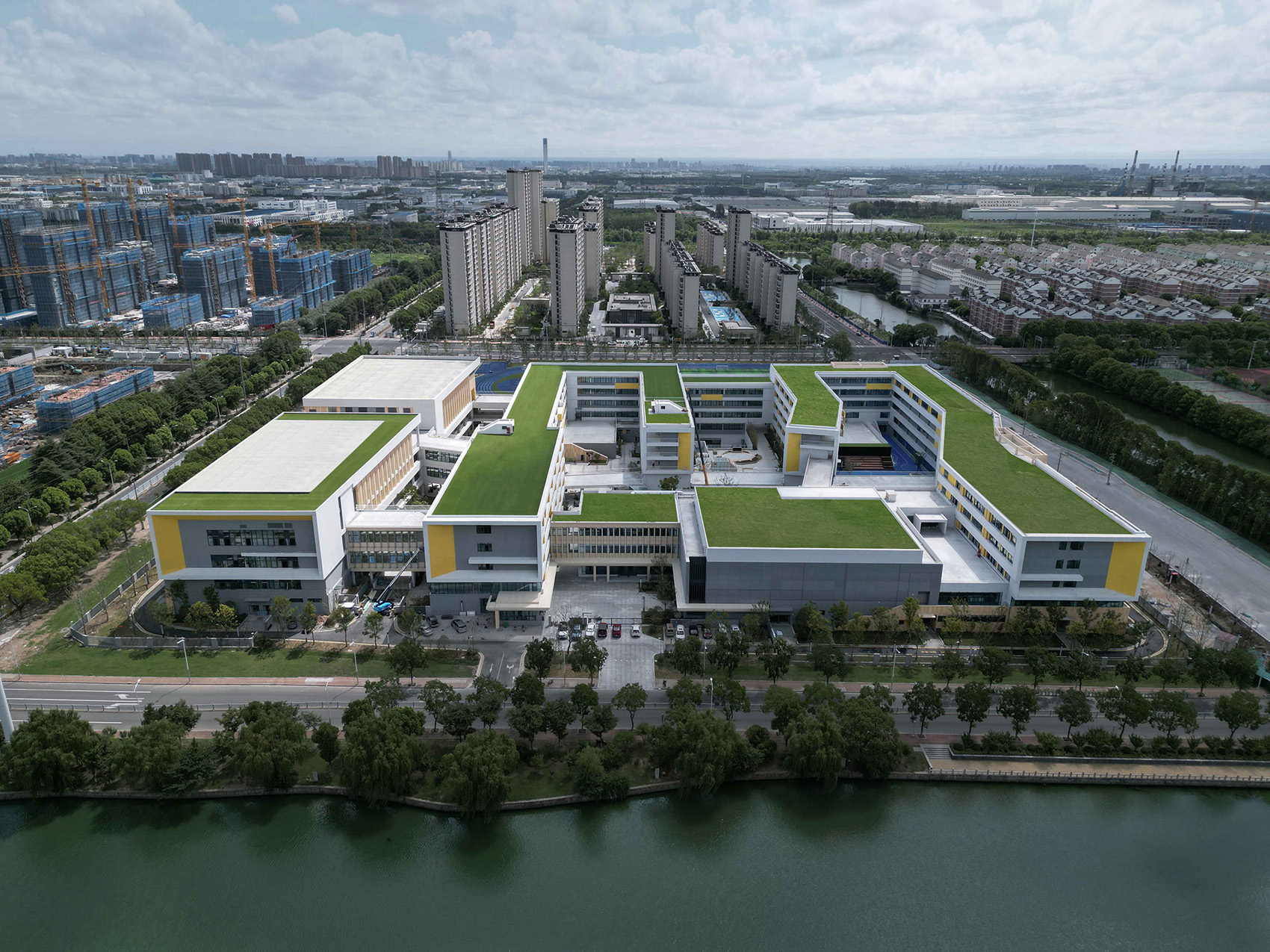 Xingpu experimental middle school in Suzhou Industrial Park by Suzhou huazao Architectural