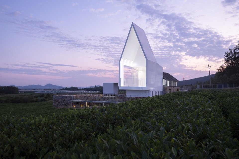 Watchman Teahouse by Guanzhu landscape plandesign institute Kong Xiangwei Studio