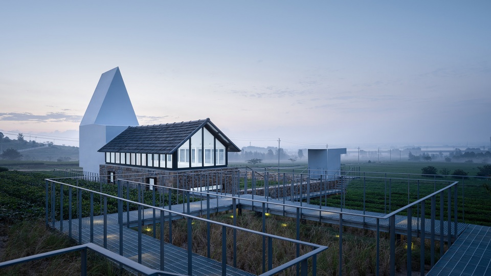 Watchman Teahouse by Guanzhu landscape plandesign institute Kong Xiangwei Studio