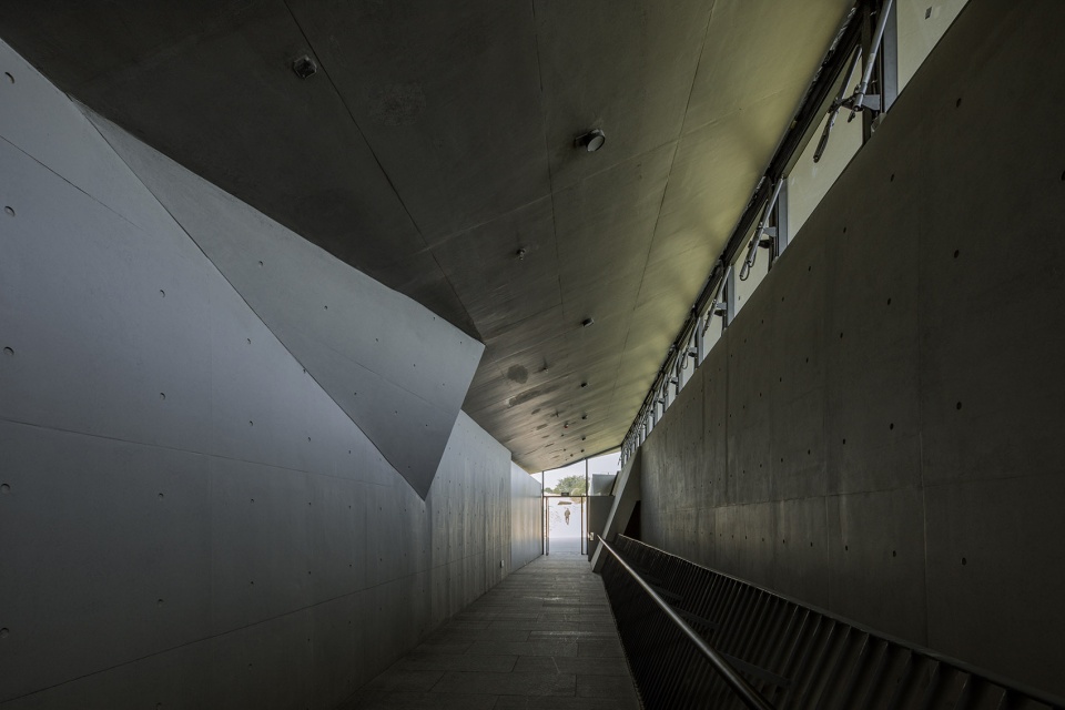 the bronze chariots museum of the qin shi huang mausoleum in xian by zsa atelier diameter