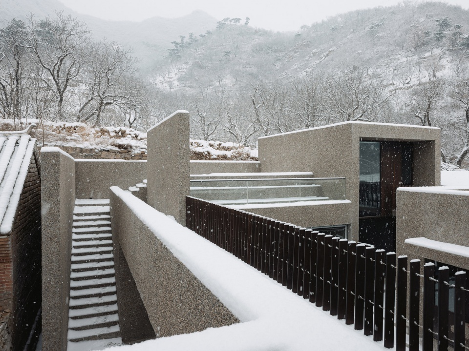 slow courtyard in the hills a bridge under the great wall by nsaaa