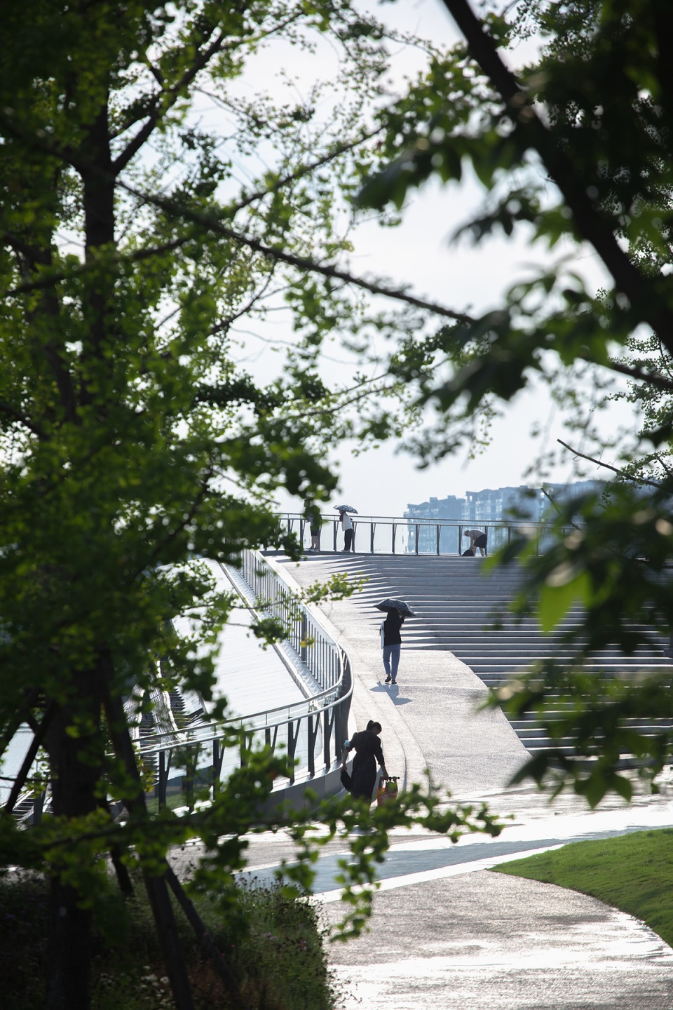 xinglong lake roadshow center by tektonn architects