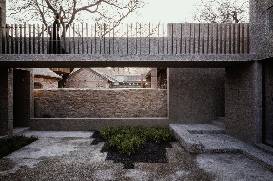 slow courtyard in the hills a bridge under the great wall by nsaaa