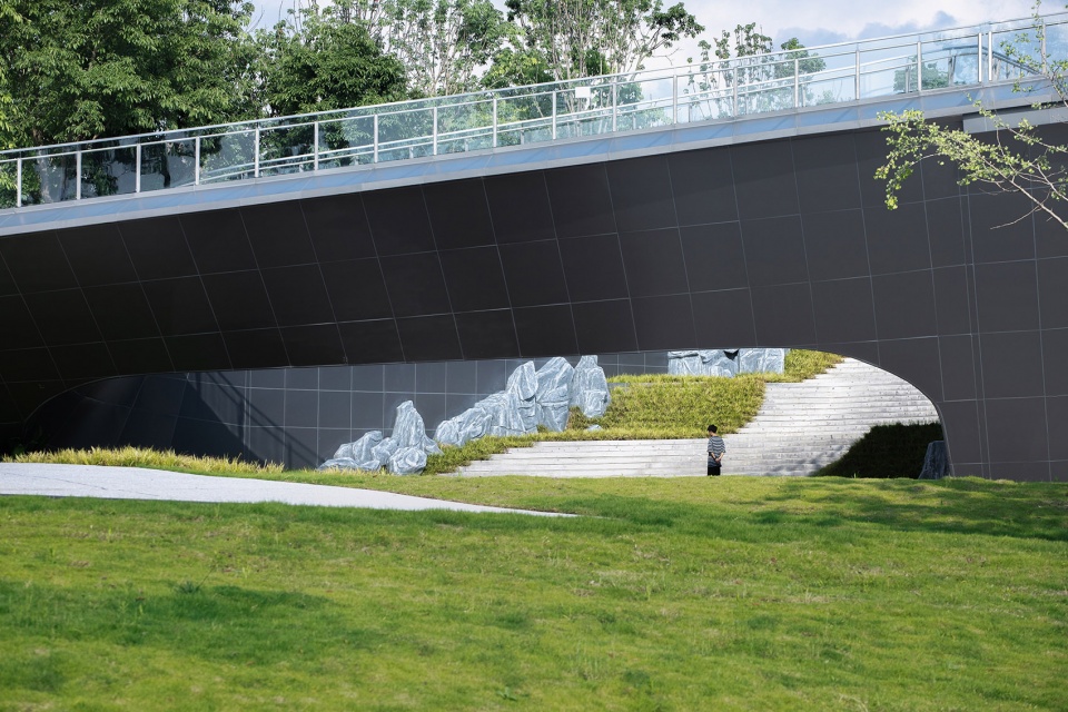 xinglong lake roadshow center by tektonn architects
