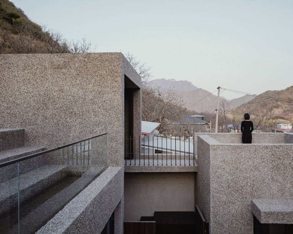 slow courtyard in the hills a bridge under the great wall by nsaaa