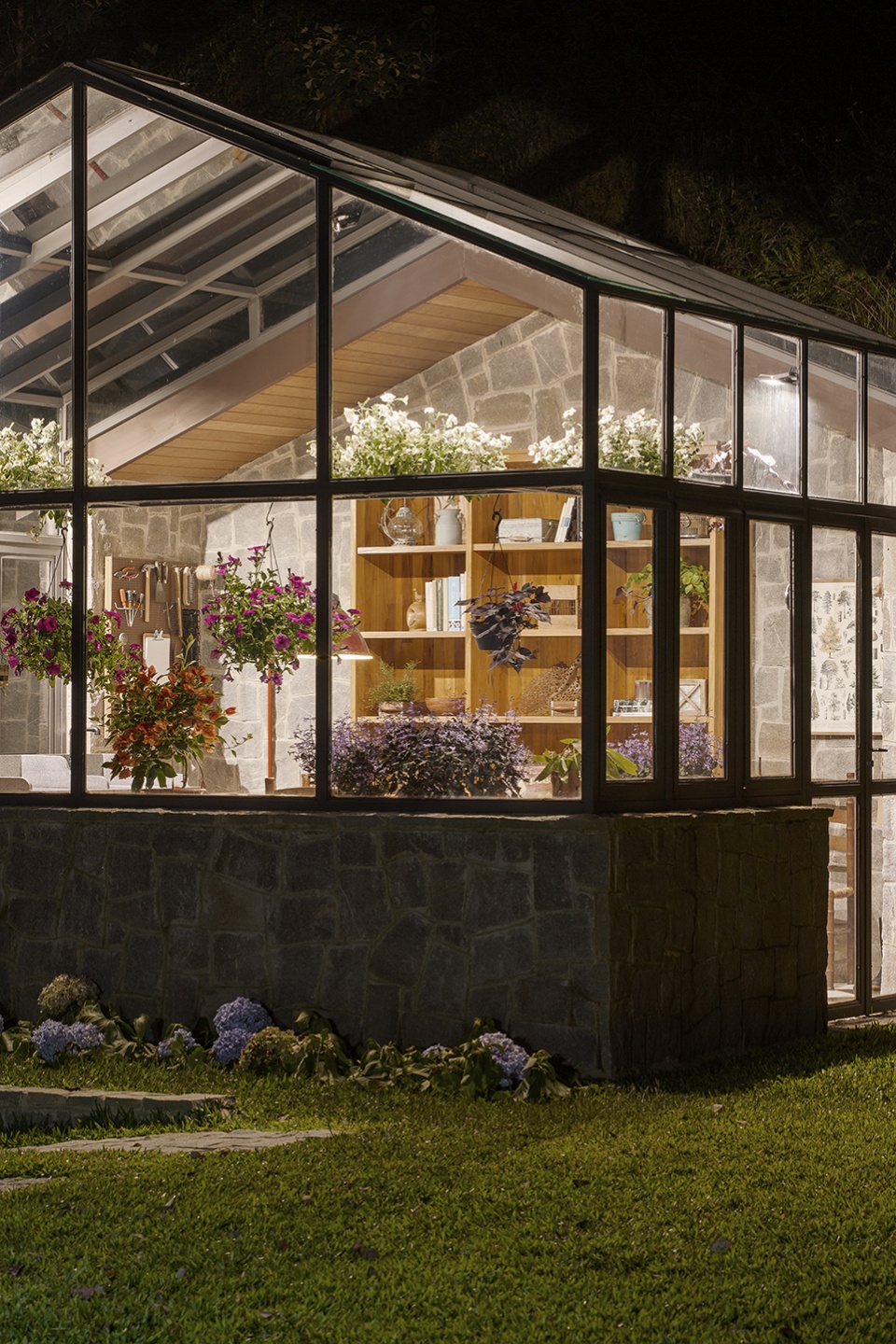 araucaria greenhouse by anga arquitetura