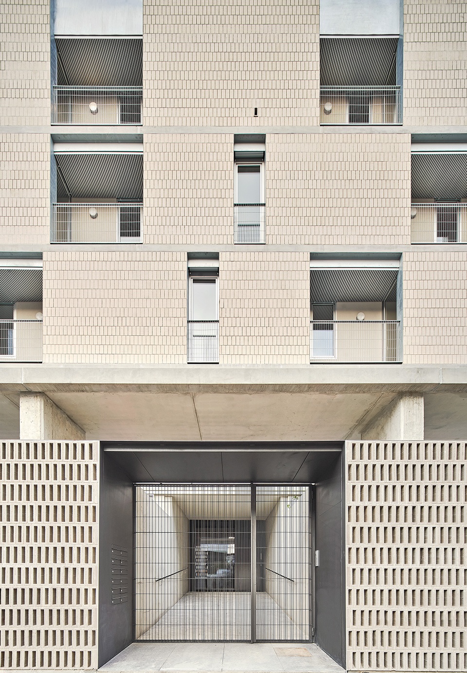 54 Social Dwellings in Barcelona by Peris Toral Arquitectes