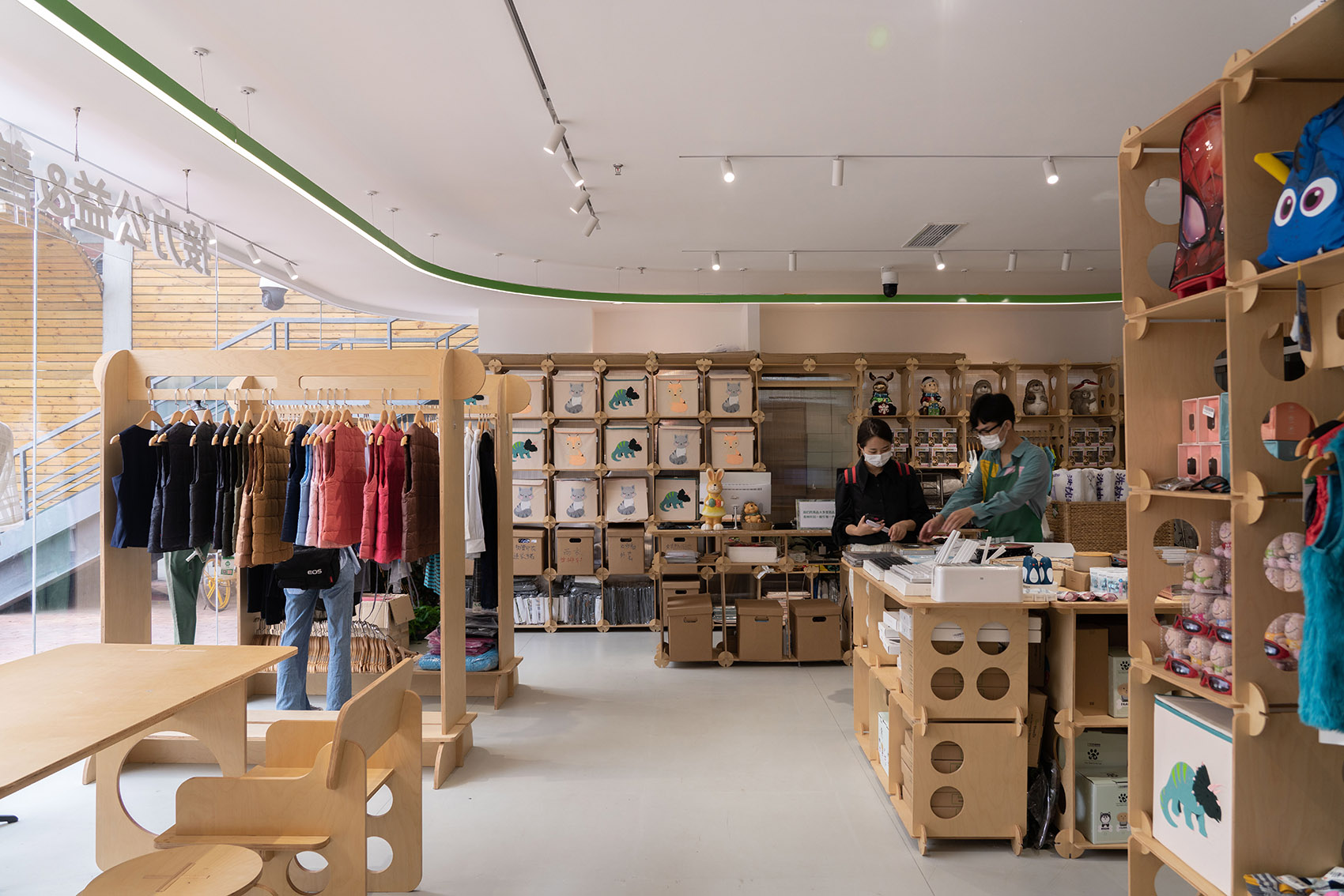 Space and furniture design for Buy42 by Studio Dali 谷德设计网