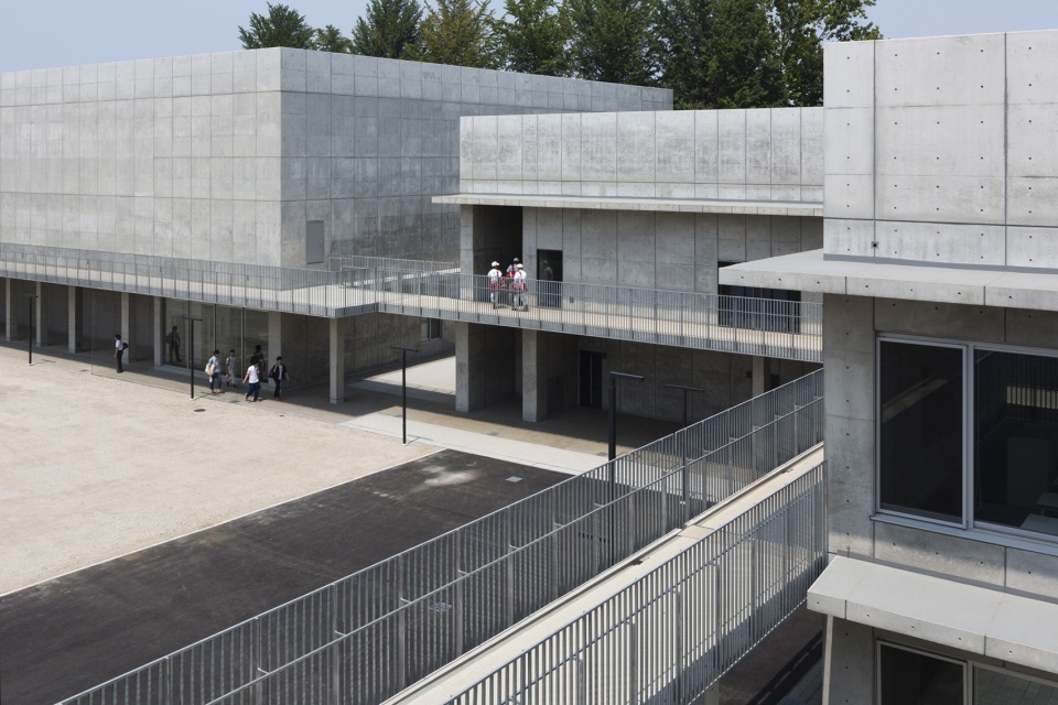 Waseda University Senior High School Auditorium by Nikken Sekkei Ltd