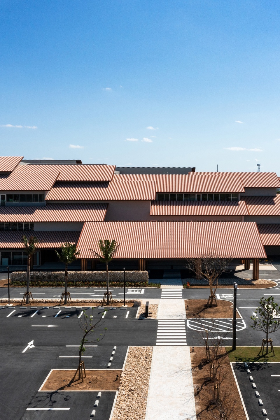 ishigaki city hall by kengo kuma and associates