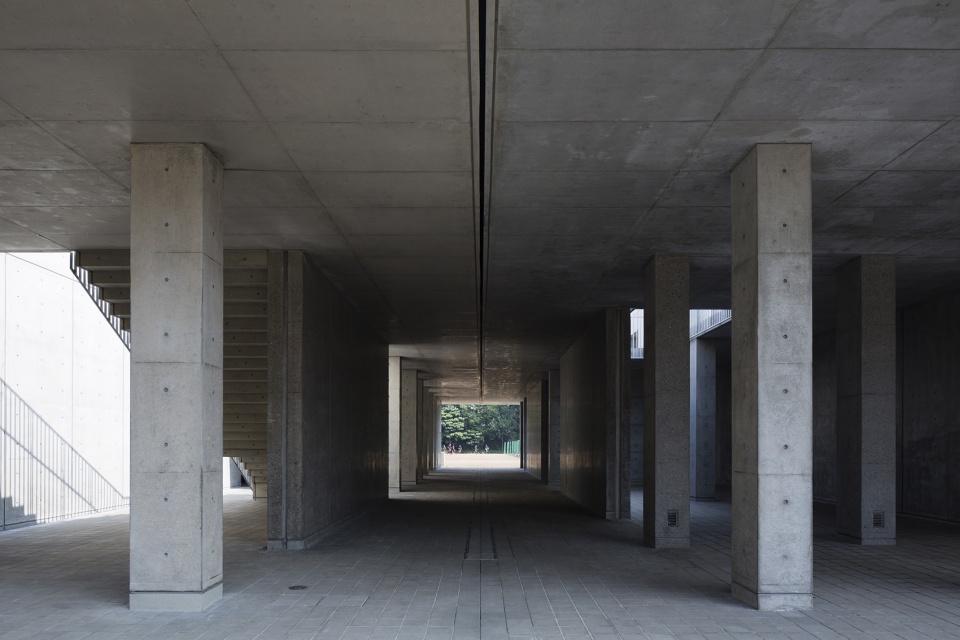 Waseda University Senior High School Auditorium by Nikken Sekkei Ltd