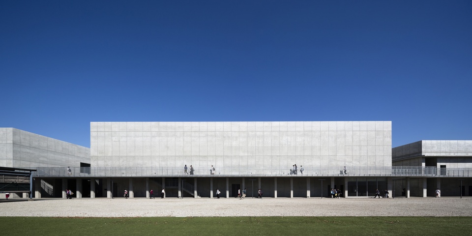 Waseda University Senior High School Auditorium by Nikken Sekkei Ltd