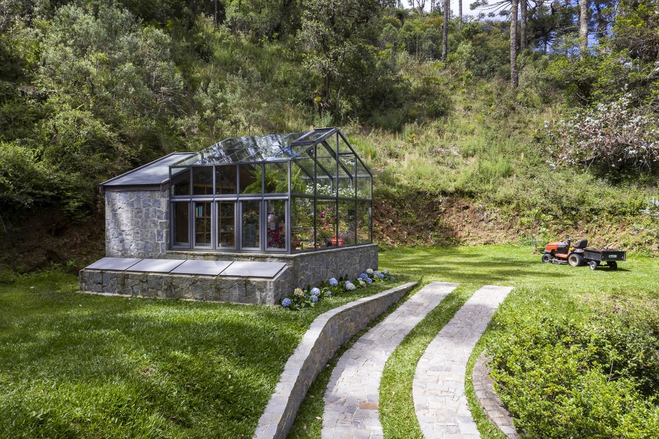 araucaria greenhouse by anga arquitetura