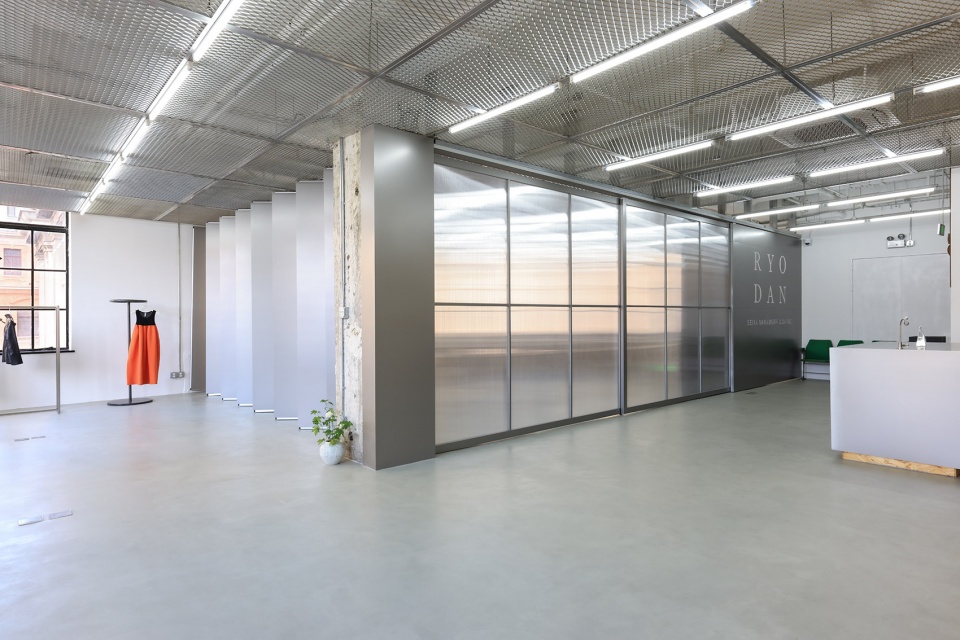 officeshowroom for ryodan by seiya nakamura 2 24 by 2297 3