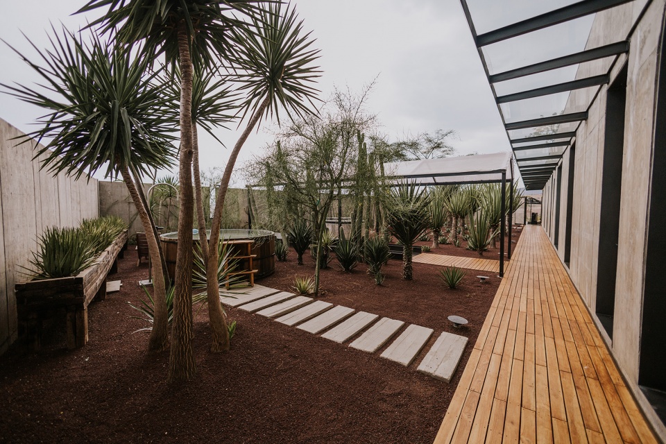 Flavia Luxury Hotel by ROOTSTUDIO