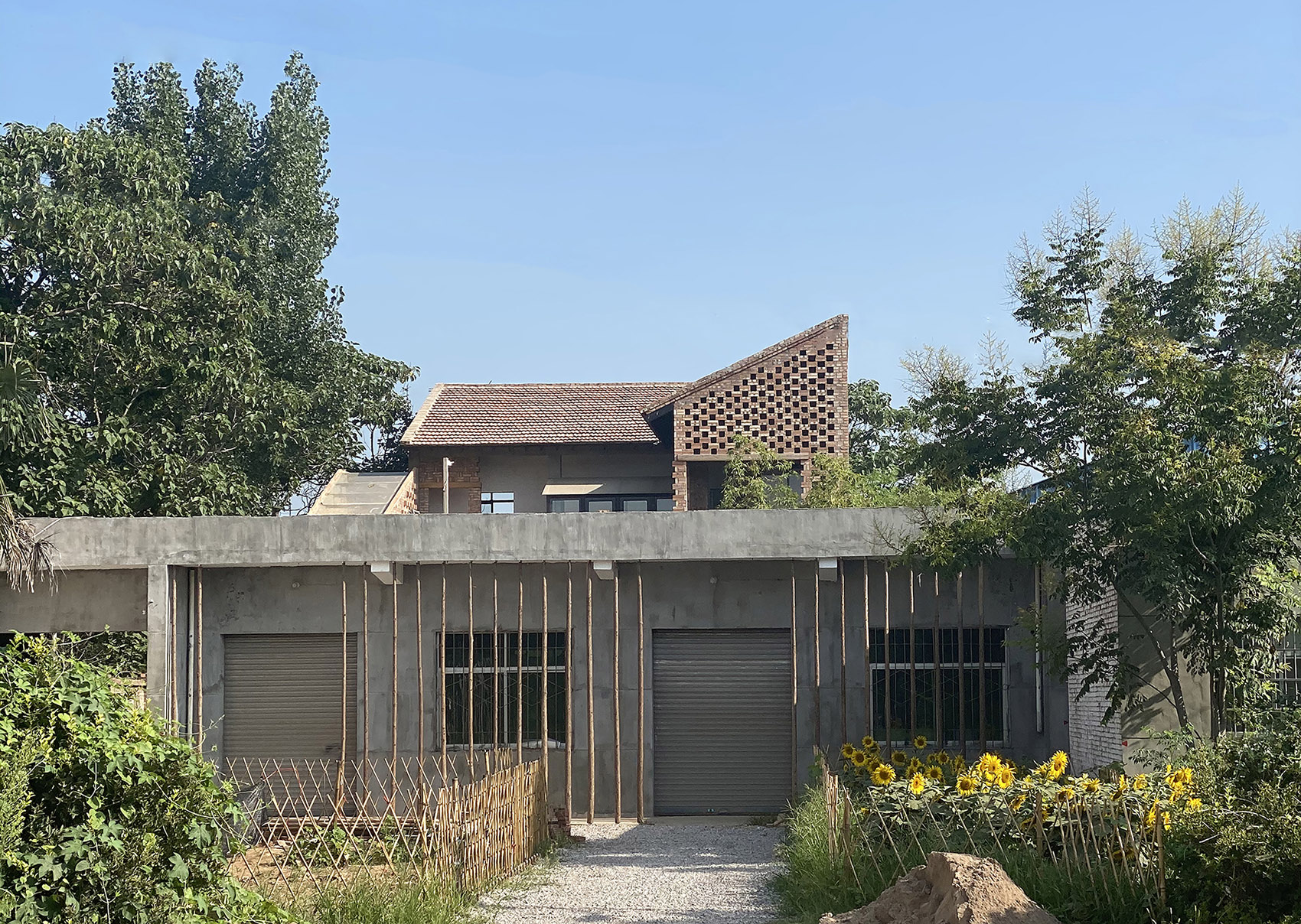 Glass Brick Dwelling in Bayi Village, Weinan by Xi ‘an University of