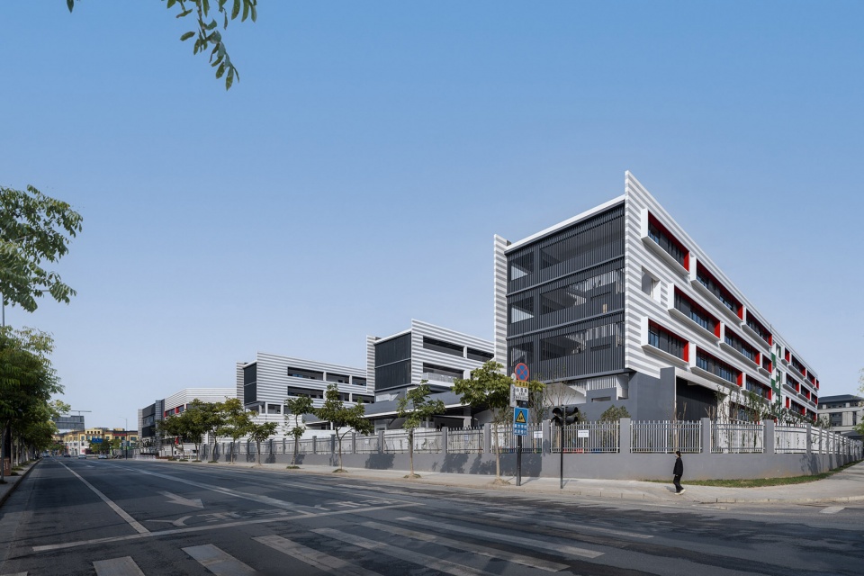 Quzhou Xinhua No 2 Primary School China by LYCS Architecture