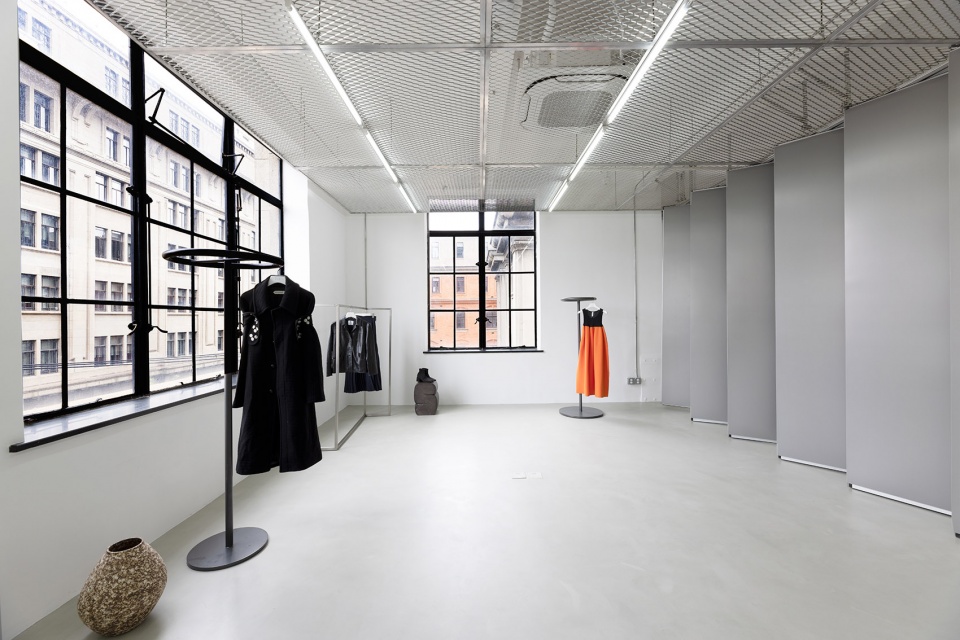 officeshowroom for ryodan by seiya nakamura 2 24 by 2297 3