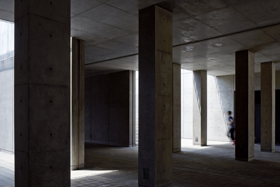 Waseda University Senior High School Auditorium by Nikken Sekkei Ltd