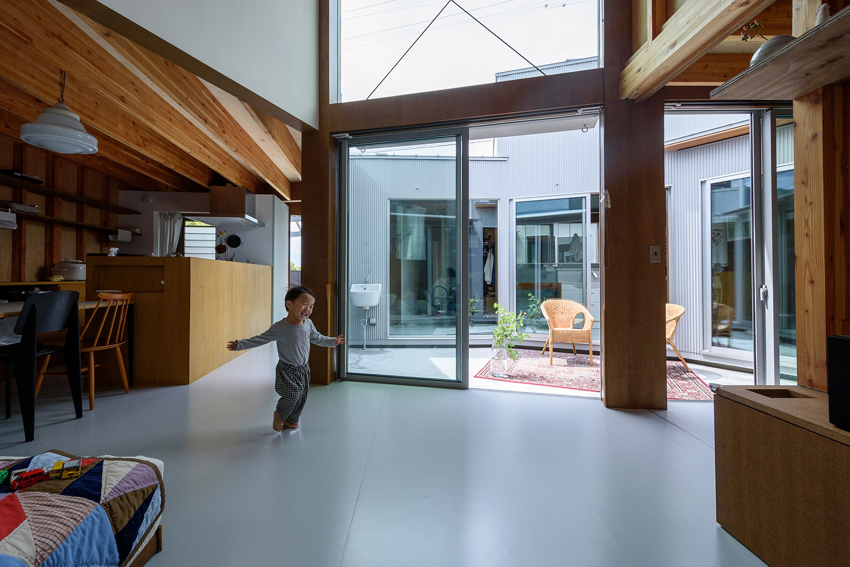 Courtyard House with Seven Rooms by Takayuki Kuzushima and Associates 谷德设计网