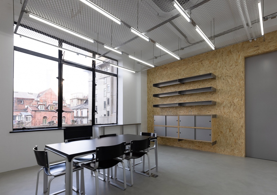 officeshowroom for ryodan by seiya nakamura 2 24 by 2297 3