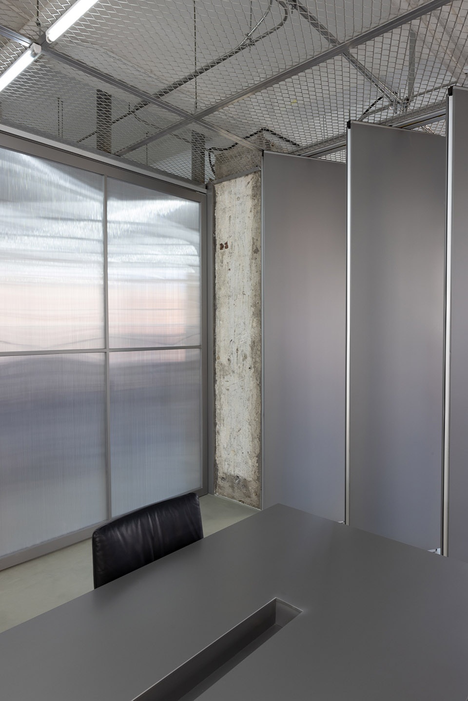 officeshowroom for ryodan by seiya nakamura 2 24 by 2297 3