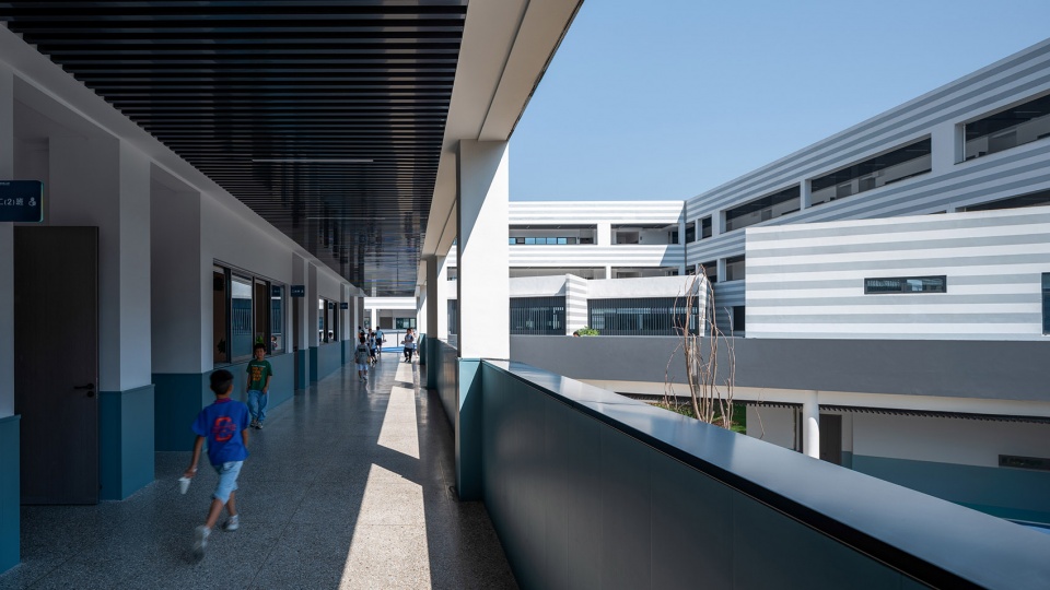 Quzhou Xinhua No 2 Primary School China by LYCS Architecture