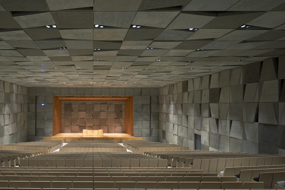 Waseda University Senior High School Auditorium by Nikken Sekkei Ltd
