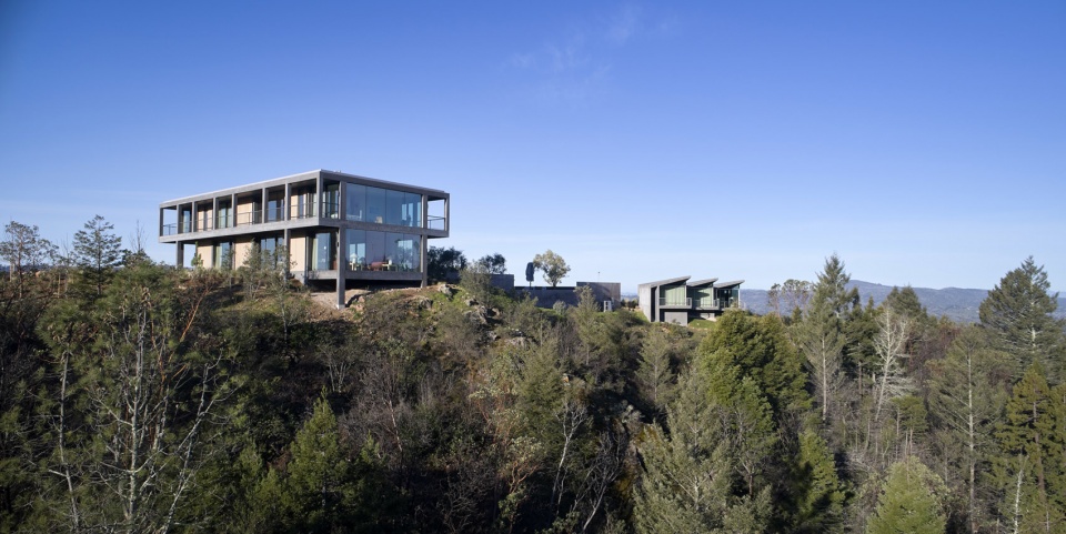 frame house in sonoma by mork ulnes architects