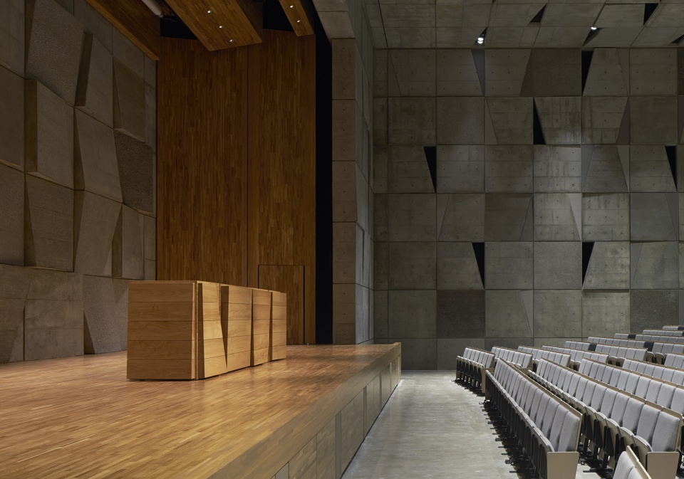 Waseda University Senior High School Auditorium by Nikken Sekkei Ltd