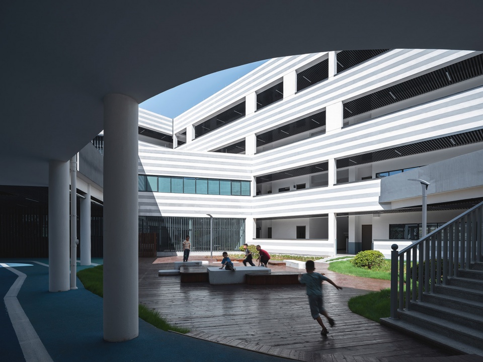 Quzhou Xinhua No 2 Primary School China by LYCS Architecture