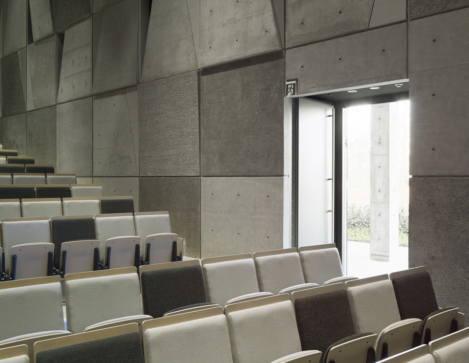 Waseda University Senior High School Auditorium by Nikken Sekkei Ltd